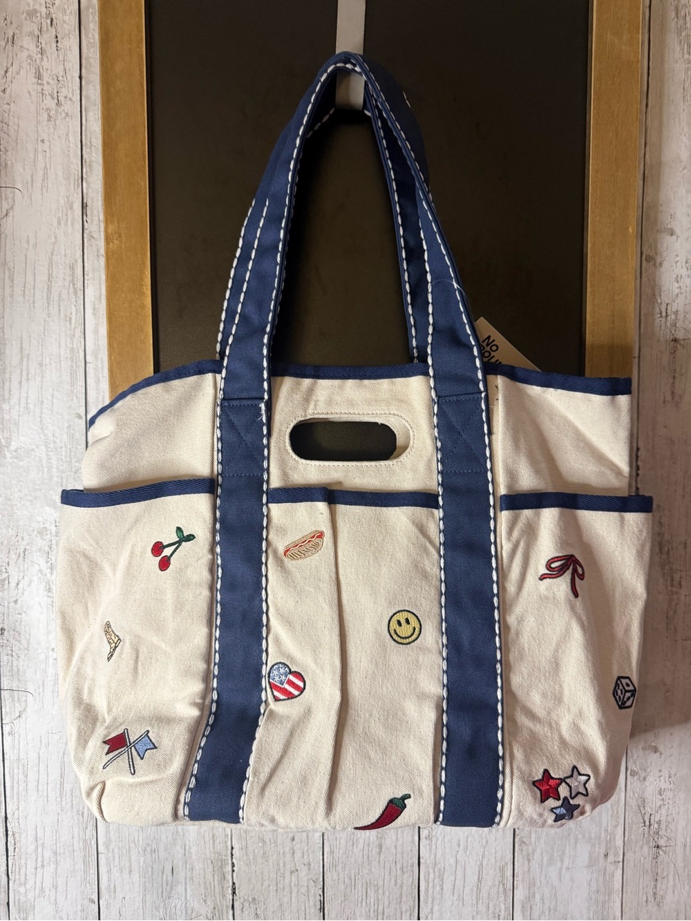 No Boundaries Women's Americana Cut Out Tote Bag, Natural